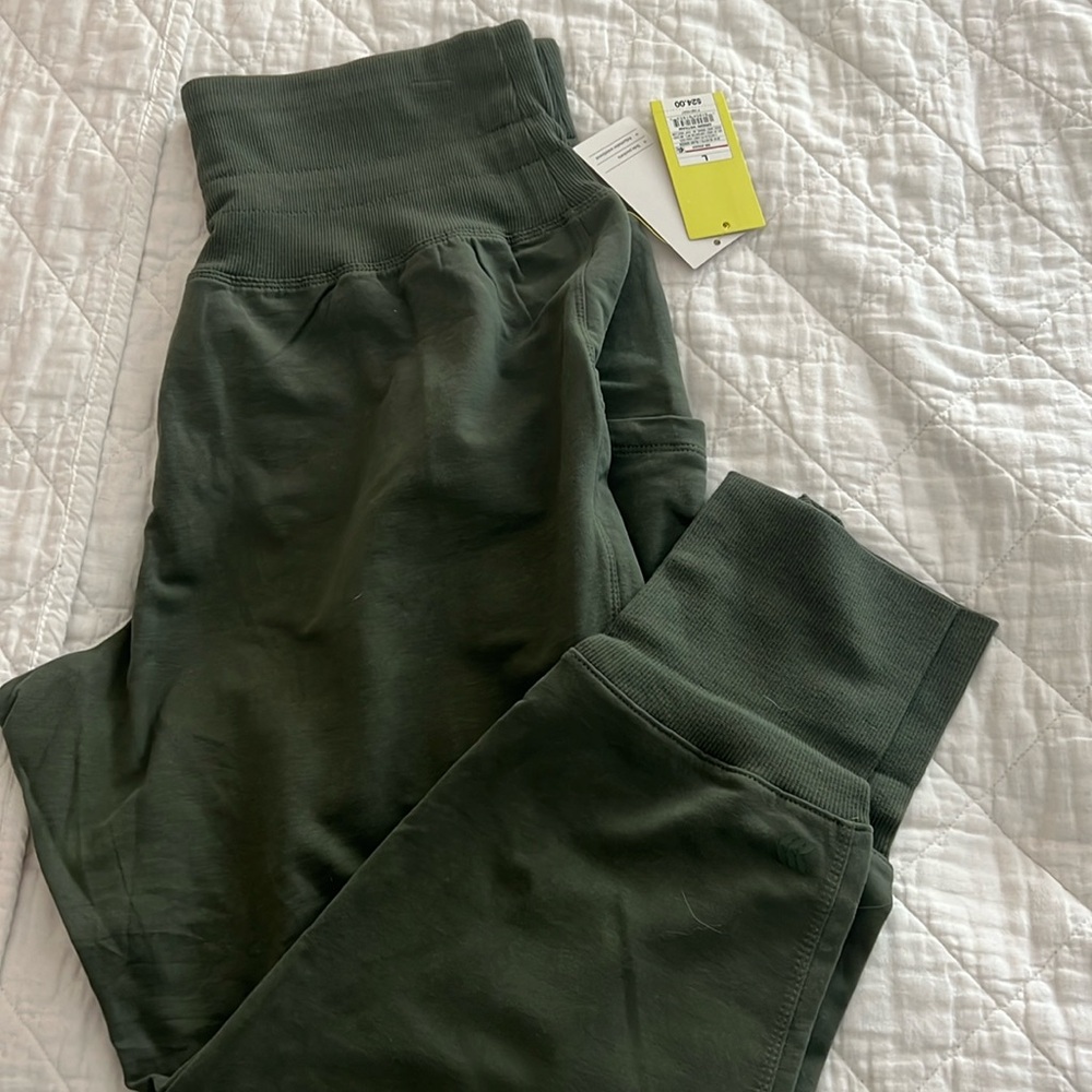 NWT women’s all in motion high rise cotton joggers size Large